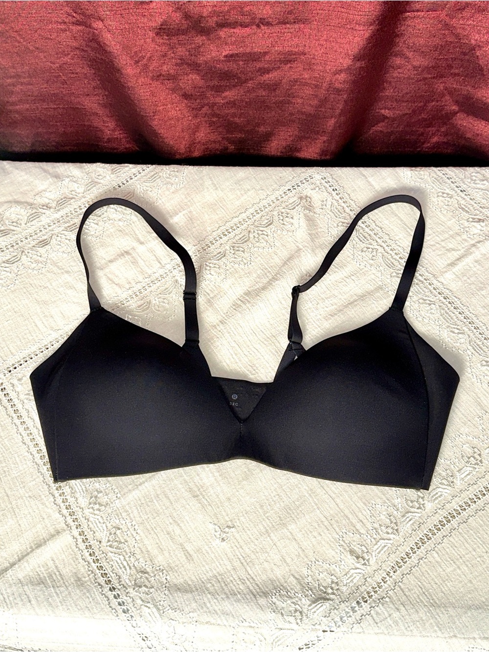 Lululemon Black Wireless T-Shirt Bra • 32C • EUC 🖤